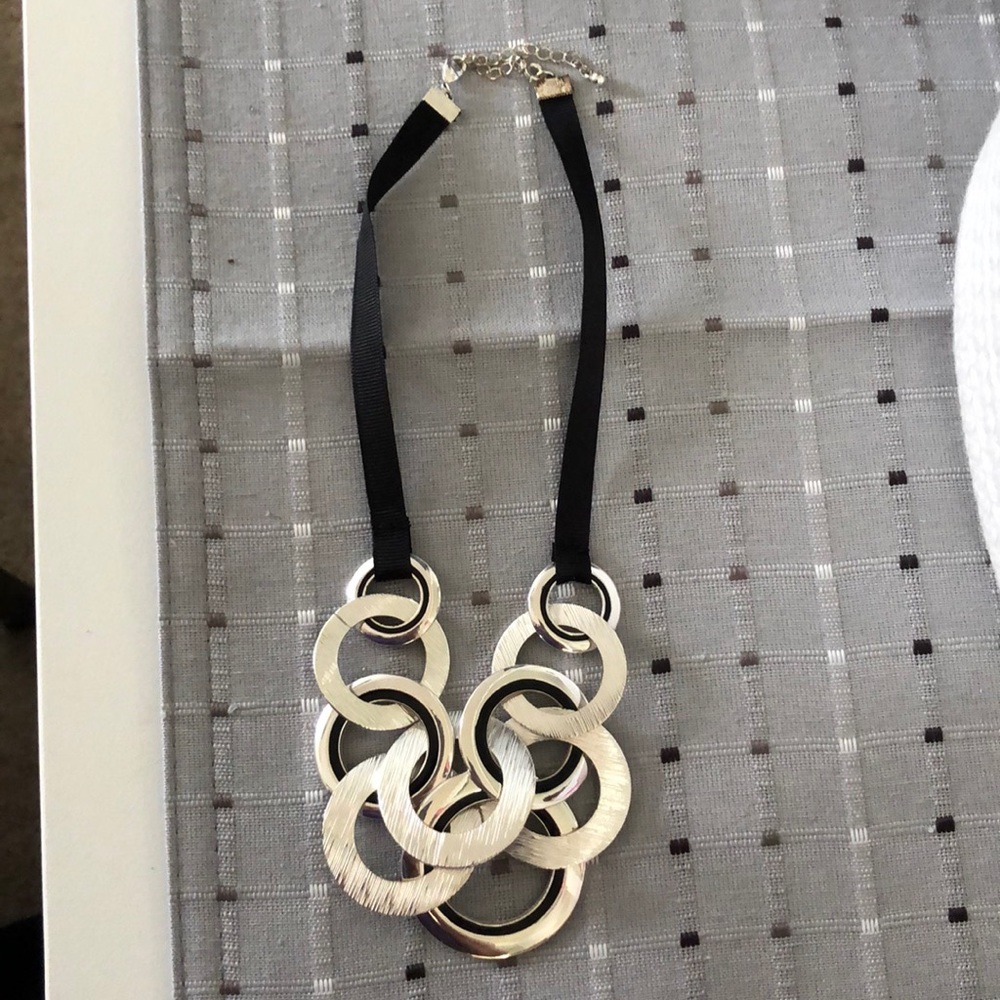 Avon Jet Plain Bold Necklace Black/Silver